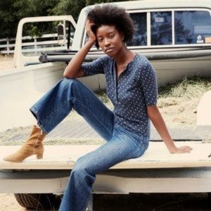 Doen lucia tee in navy windswept floral